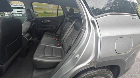 Used 2024 GMC Terrain SLT image 14