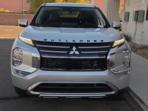 New 2025 Mitsubishi Outlander SE image 2