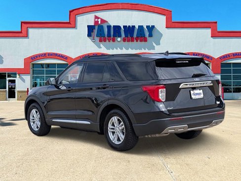 Used 2023 Ford Explorer XLT w/ Equipment Group 202A image 6