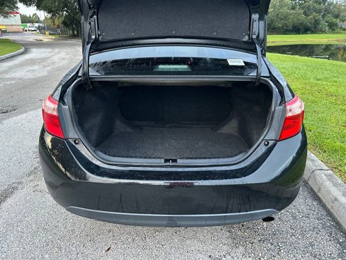 Used 2018 Toyota Corolla LE image 10