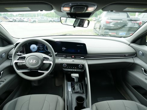 Used 2024 Hyundai Elantra SEL image 16