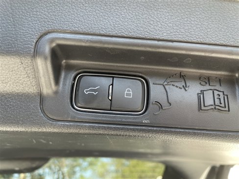 Used 2020 Ford Explorer XLT w/ Comfort Package image 31