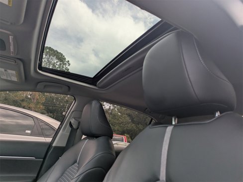 Used 2022 Toyota Camry SE image 19