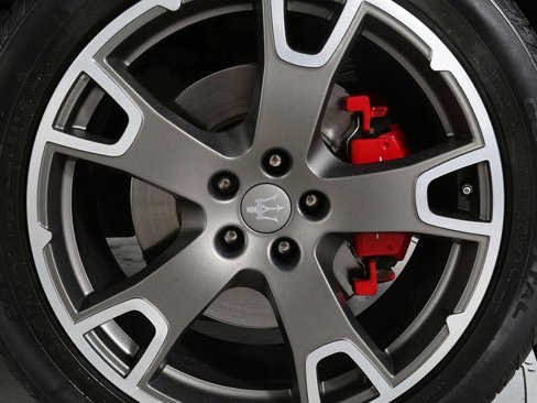 Used 2018 Maserati Levante image 13