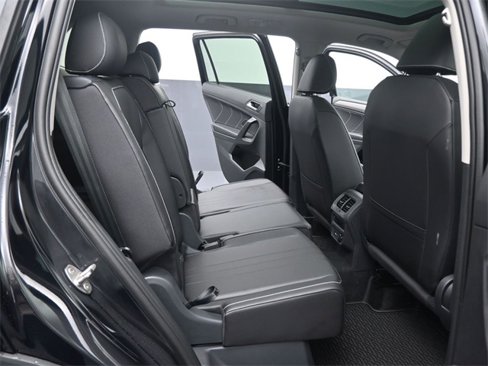 Used 2024 Volkswagen Tiguan SE image 25