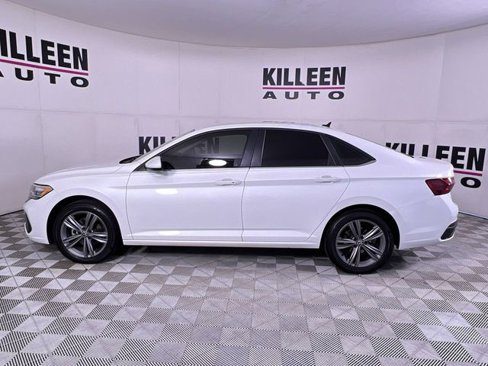 Used 2023 Volkswagen Jetta SE image 4