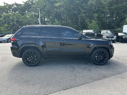 Used 2022 Jeep Grand Cherokee Laredo X image 11