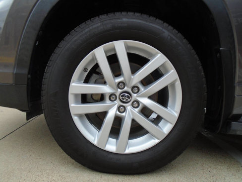Used 2016 Toyota Highlander XLE image 25