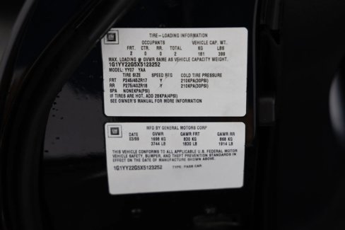 Used 1999 Chevrolet Corvette Coupe w/ Roof Pkg image 37