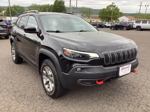 Used 2022 Jeep Cherokee Trailhawk image 3
