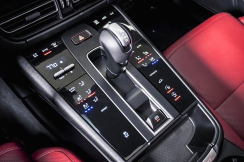 Certified 2024 Porsche Macan image 23