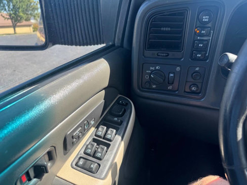 Used 2004 Chevrolet Silverado 2500 LT image 18