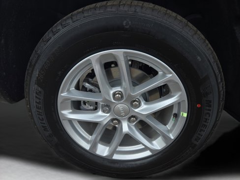 New 2025 Jeep Grand Cherokee Laredo image 29