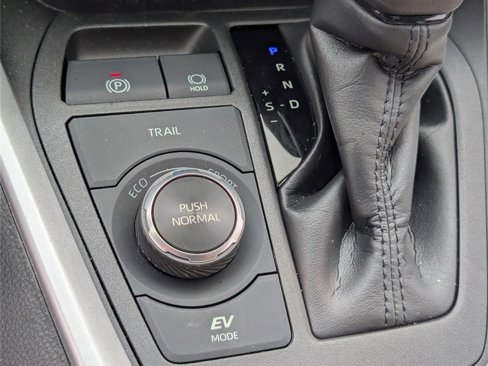 Used 2022 Toyota RAV4 XLE image 25