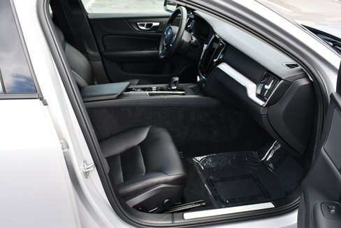 Used 2024 Volvo S60 B5 Core w/ Climate Package image 46