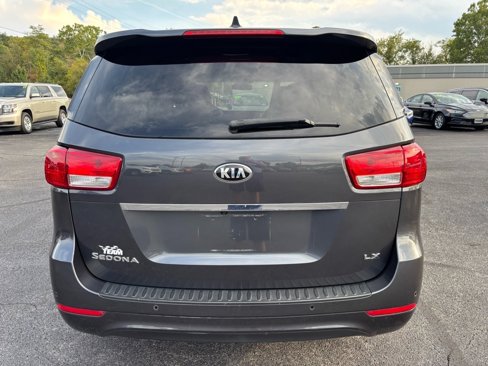 Used 2017 Kia Sedona LX w/ LX Essentials Premium Package image 6