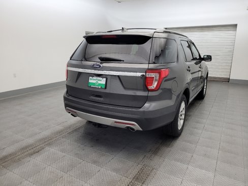 Used 2017 Ford Explorer XLT w/ Equipment Group 201A image 7
