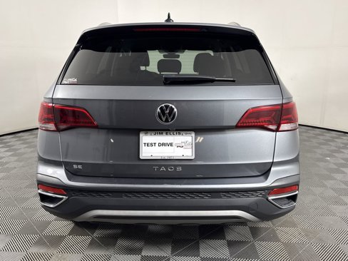 Used 2024 Volkswagen Taos SE image 5