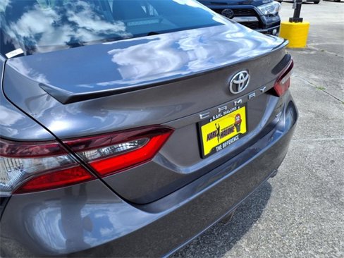 Used 2022 Toyota Camry SE image 16