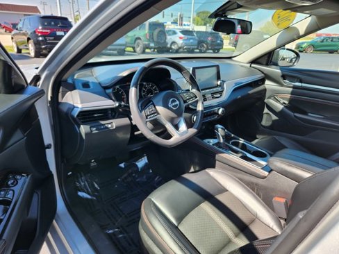 Used 2023 Nissan Altima 2.5 SR image 2