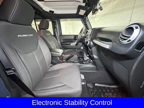 Used 2017 Jeep Wrangler Unlimited Rubicon w/ Connectivity Group image 6