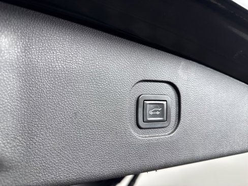 Used 2017 Chevrolet Equinox Premier w/ Enhanced Convenience Package image 37