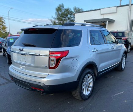 Used 2013 Ford Explorer XLT image 3