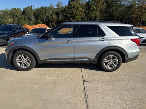 Used 2020 Ford Explorer XLT image 8
