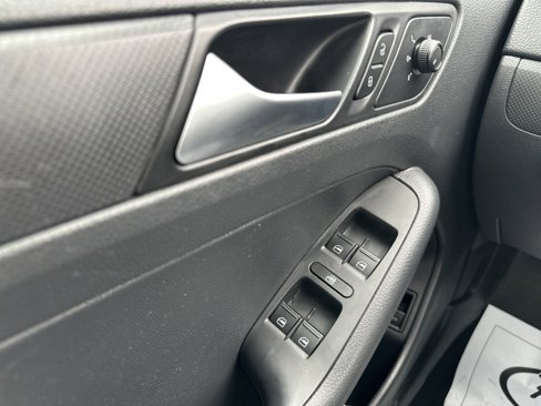 Used 2015 Volkswagen Jetta S image 22