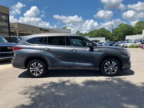 Used 2020 Toyota Highlander XLE image 13