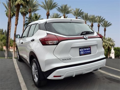 Used 2021 Nissan Kicks S image 2