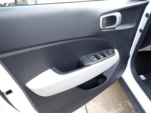 New 2025 Hyundai Venue SEL image 14