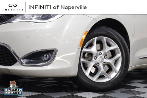 Used 2019 Chrysler Pacifica Touring-L Plus w/ Advanced Safetytec Group image 3
