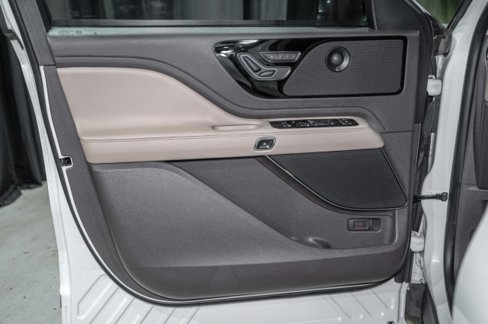 Used 2020 Lincoln Aviator Reserve w/ Equipment Group 201A image 10