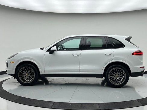 Used 2017 Porsche Cayenne Platinum Edition image 2