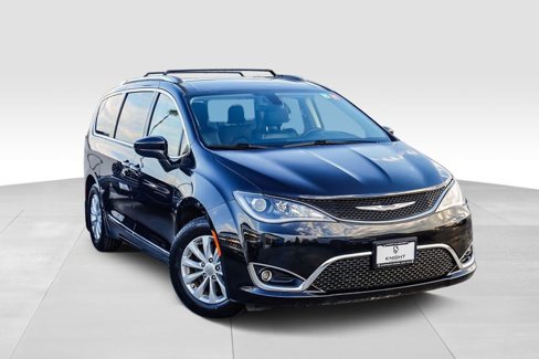 Used 2018 Chrysler Pacifica Touring-L image 2