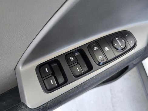 Used 2019 Kia Niro LX image 15