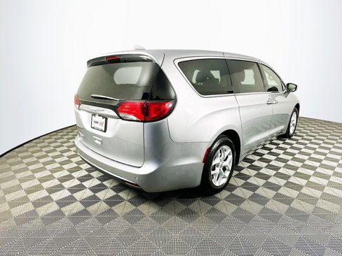 Certified 2018 Chrysler Pacifica Touring Plus w/ Tire & Wheel Group image 11