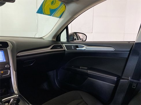 Used 2019 Ford Fusion SE image 11