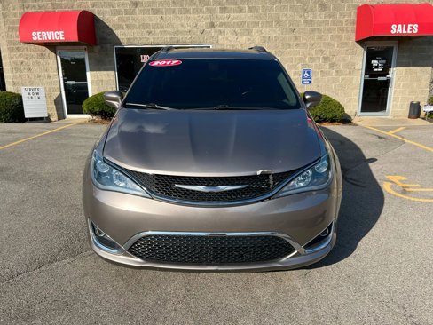 Used 2017 Chrysler Pacifica Touring-L image 2