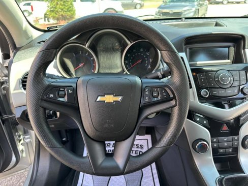 Used 2013 Chevrolet Cruze LS image 21