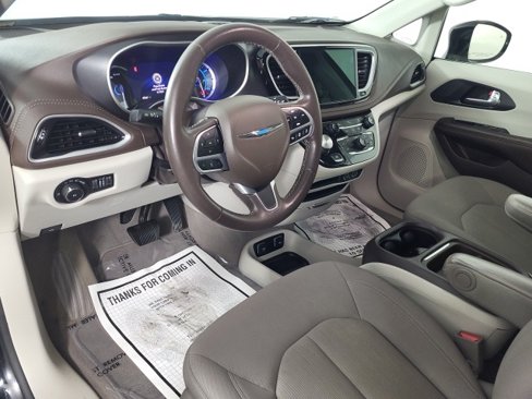 Used 2021 Chrysler Pacifica Touring w/ Cold Weather Group image 13