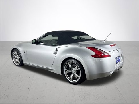 Used 2011 Nissan 370Z Touring w/ Sport Pkg image 8
