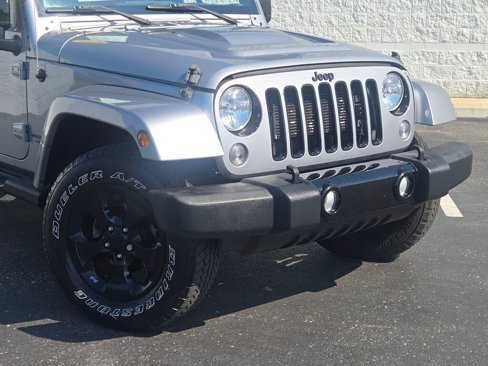 Used 2015 Jeep Wrangler Unlimited Sahara image 2