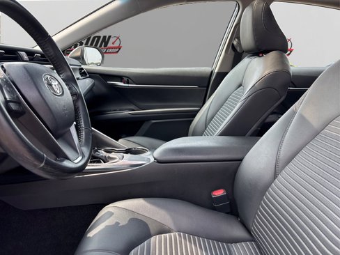 Used 2018 Toyota Camry SE image 9
