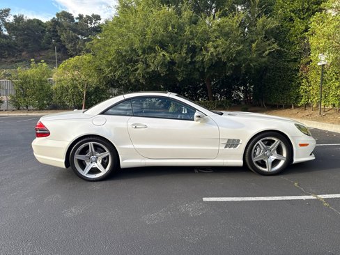 Used 2011 Mercedes-Benz SL 550 image 4