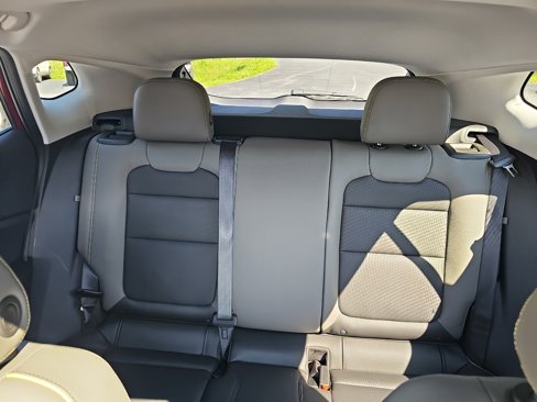 Used 2024 Chevrolet Trax ACTIV w/ Sunroof Package image 16