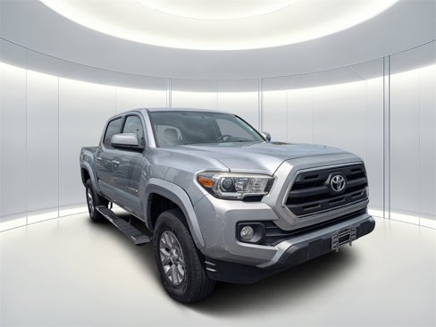 Used 2017 Toyota Tacoma SR5 image 1