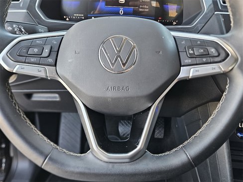 Used 2023 Volkswagen Tiguan SE image 34