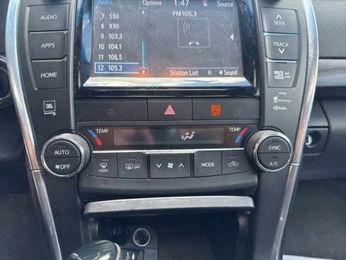 Used 2015 Toyota Camry image 18